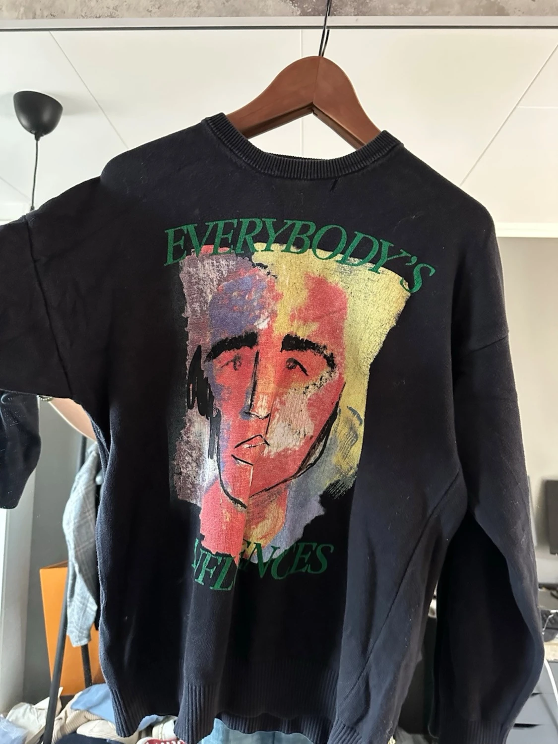 Svart sweatshirt med tryck - 1