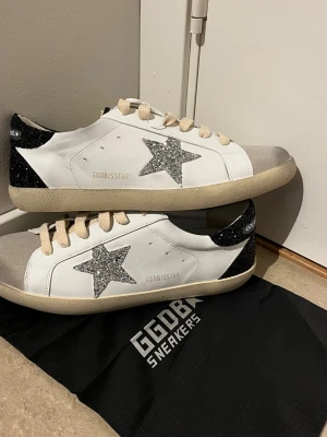 Golden Goose skor  - Helt nya aldrig använda, size 44, dessa skor är  både för män och kvinnor