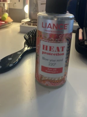 Värme skydd som är jätte bra  - Den är nästan ny men de är jätte mycket kvar 