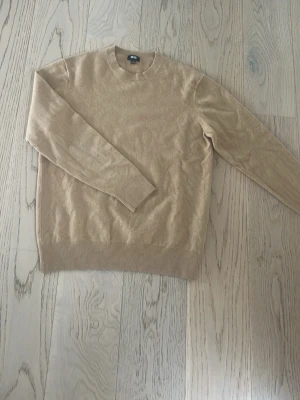 Beige stickad tröja från uni qlo - Stikad Kashmir tröja från uni qlo
