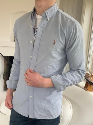 Ralph lauren skjorta  - modell: 182cm, 72kg. slim fit small