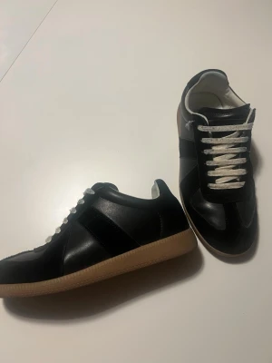 Maison Margiela Gats - Säljer dessa feta gats men tyvärr passar de inte mig längre   Låda medföljer