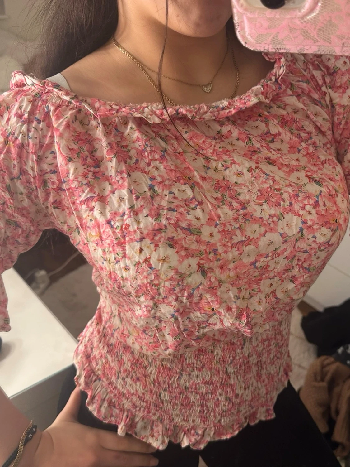 Blommig offshoulder blus i rosa toner