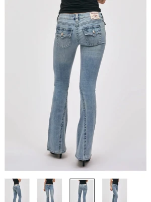 true religion  - har slitningar längst ner på benen och ibland har jag lite problem med att dragkedjan åker ner men när jag frågade om det i butiken så sa de att det är för att de är för stora för mig och det är därför jag säljer, jättefint skick annars!