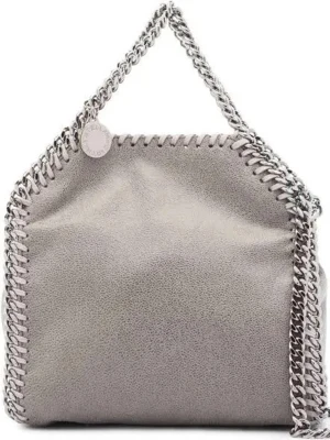 Stella McCartney väska tiny - Säljer en jättefin väska från stella McCartney. Den är i modellen ”fallabella” i den minsta storleken tiny. Priset går att diskutera vid snabb affär💞