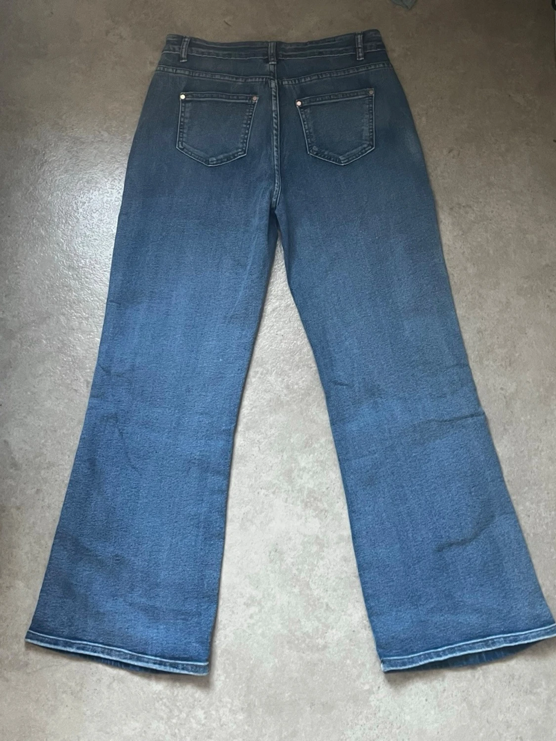 Blåa bootcut jeans med hög midja - 1