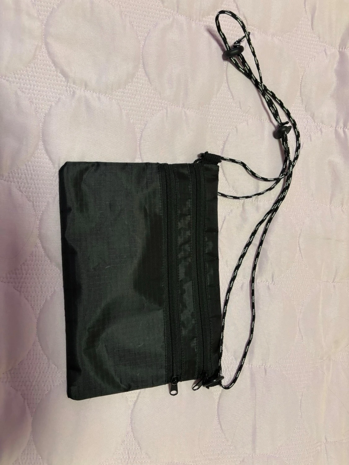 Svart axelväska med dragkedja - 5