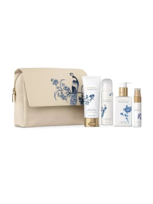 Ny! Rituals Amsterdam Collection kroppsvårdset - Lyxigt kroppsvårdset från Rituals Amsterdam Collection med fyra produkter i blommig doft av japansk yuzu och nederländsk tulpan. Setet levereras i en beige necessär med blått mönster och gulddetaljer. Perfekt för dig som vill ha en exklusiv self-care rutin. Nypris 439:-