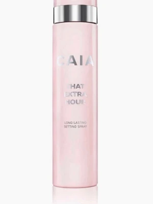CAIA That Extra Hour Face Mist - Fräsch face mist från CAIA i en snygg ljusrosa flaska med silverdetalj. 'That Extra Hour' är en long lasting setting spray som håller sminket på plats längre. Perfekt att ha i väskan för en snabb uppfräschning under dagen.