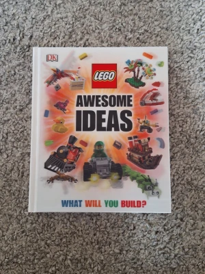 LEGO Awesome Ideas bok - En inspirerande bok med hårda pärmar från LEGO och DK, fylld med färgglada bilder och kreativa byggidéer. Perfekt för dig som vill ta ditt LEGO-byggande till nästa nivå och få massor av nya tips och tricks. Skick: 10/10