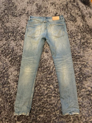 Archive jeans - Hej jag säljer mina neuw jeans som är i väldigt bra skick. De har väldigt snygga fades och är i storlek 30 x 32. Hör av er om ni har några frågor
