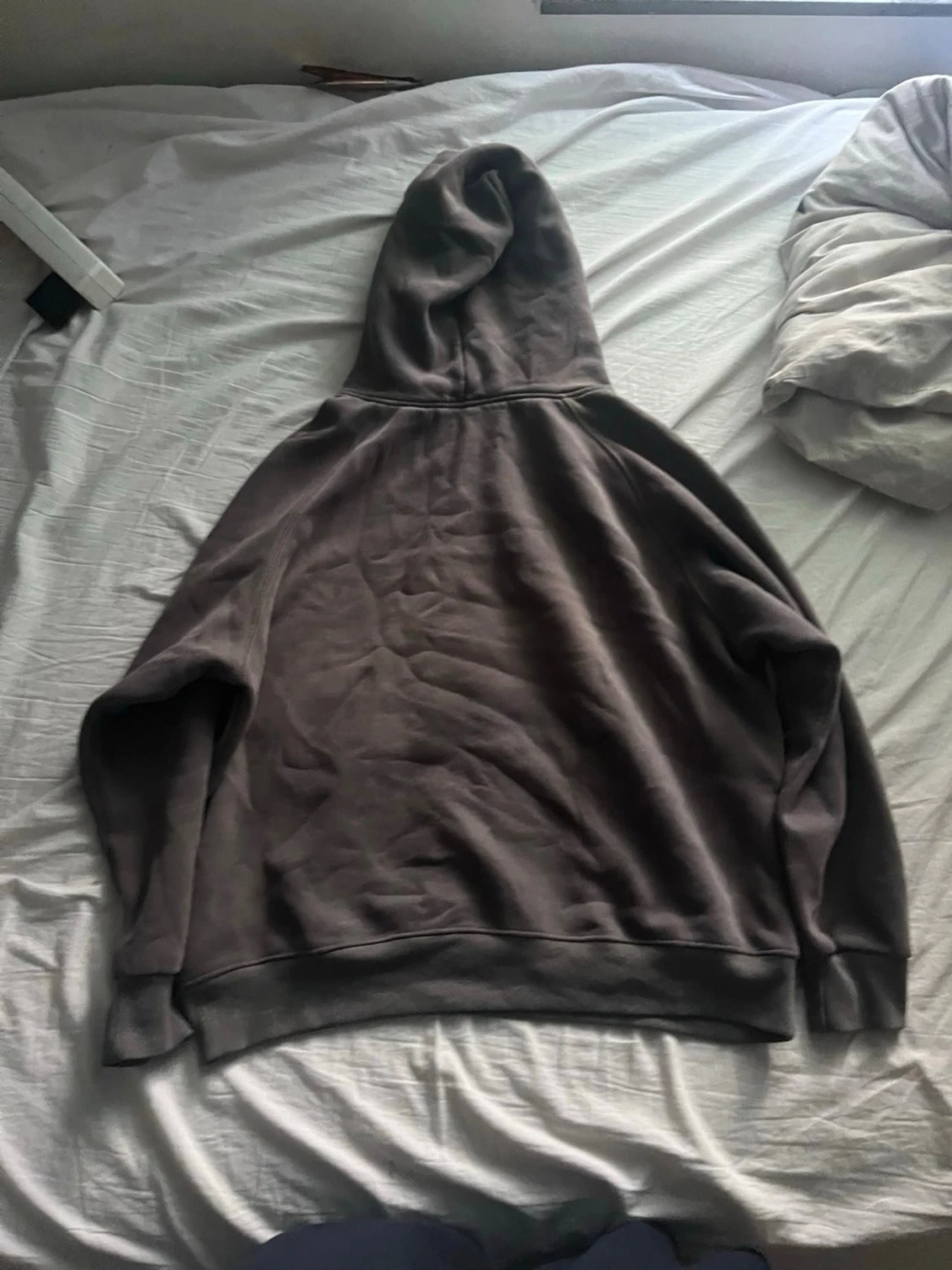 Brun Essentials hoodie med huva - 1