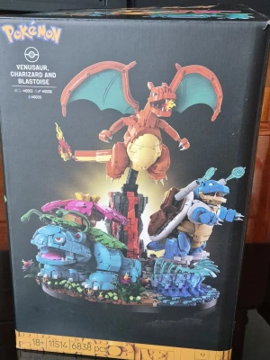 🔥 Pokémon byggset – LEGO-kompatibla klossar (NYTT!) 🔥 - 🔥 Pokémon byggset – LEGO-kompatibla klossar (NYTT!) 🔥  Nu finns chansen att köpa ett riktigt mäktigt Pokémon-byggset till ett mycket bättre pris!  ✅ Helt nytt och oöppnat ✅ Kommer i originalkartong med manual ✅ Delarna ligger sorterade i numrerade påsar ✅ LEGO-kompatibla byggklossar (ej original LEGO) ✅ Perfekt för samlare, Pokémon-fans eller som stor byggupplevelse  Liknande originalset kostar runt 8000 kr, men här får du samma stora byggkänsla för mycket mindre pengar.  💰 Pris: 2500 kr per set