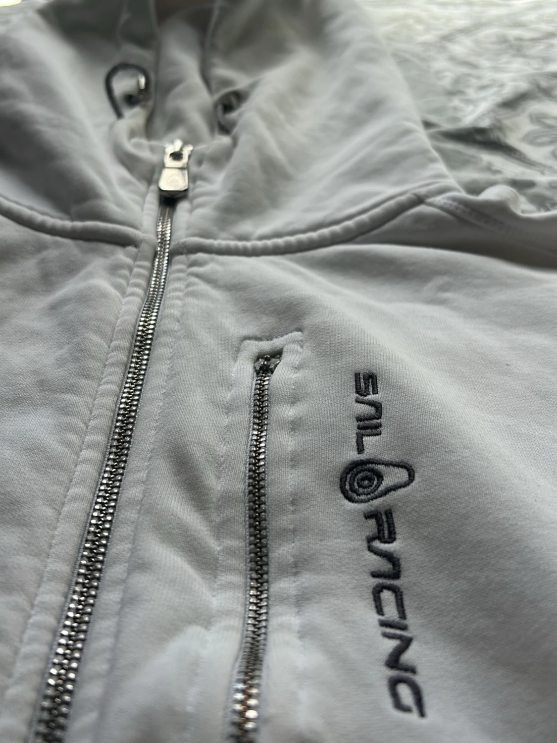 Vit hoodie från Sail Racing - 1