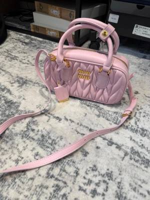 Miu Miu pink leather mini womens sidebag - Its just like new with no signs of use! I buy and sell only authentic products please tell me if youre intrested or you want to sell something to me ❤️🥰 