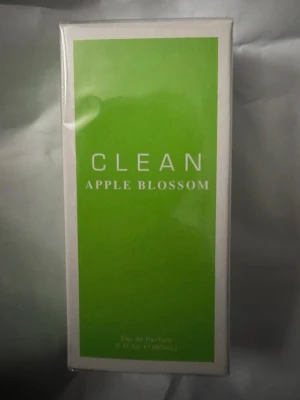 Clean apple blossom - Clean parfym apple blossom 60 ML oöppnad och ny 