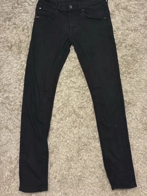 TIGERS OF SWEDEN JEANS - Svarta tiger Of sweden jeans 