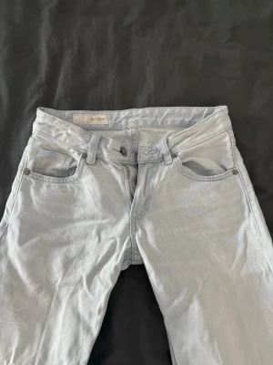 Ljusblå lågmidjade jeans - Tyvärr blivit för små🤍