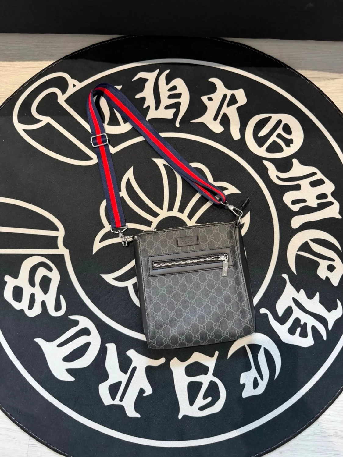 Guscci black messenger sidebag