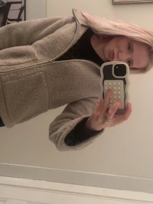 beige teddyjacka 💖 - mysig teddy jacka perfekt till våren/sommaren! 🥹💕