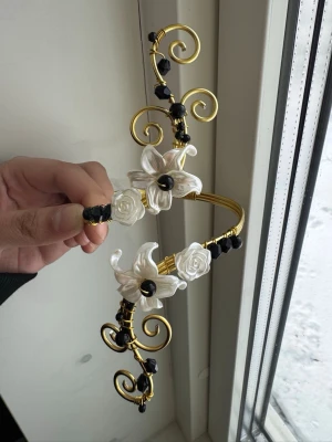 Armcuff  - Finns både i silver och guld💞 Lättböjd material som är enkel att justera. Vid osäkerhet, skriv gärna din till mig din omkrets på armen🥰 Jag gör även customs!