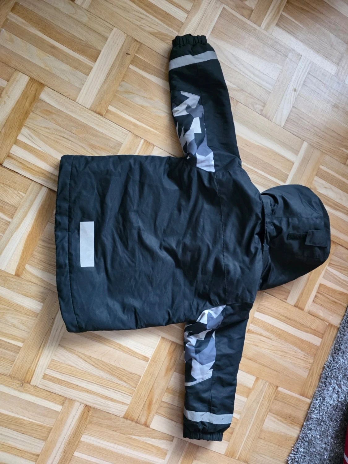 Svart vindjacka med camomönster - 4