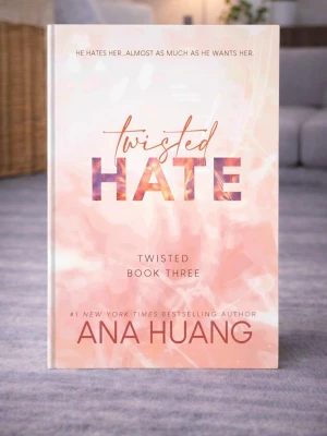 Twisted Hate (Normal size – not pocket) - Skick: Helt ny bok. Omslag: Pappercover. Storlek: standard (inte pocket). Förpackning: I sitt originala plastomslag. Från: Home Books – Stockholm. Snabb leverans inom Sverige.