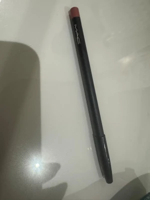 MAC läppenna  - MAC läppenna endast testad, fick i present men färgen passa inte mig😩🩷