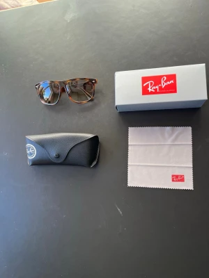 Rayban boyfriend - Säljer mina helt nya rayban boyfriends då jag har köpt en annan model. Allt ingår som box putsduk mm. Pris går att diskutera vid snabb och smidig affär.MVH