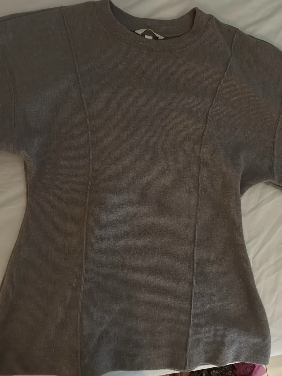 Beige ribbad topp med vida ärmar - 1