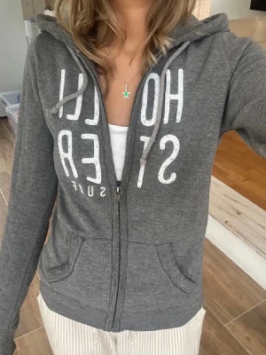 Hollister zip - Frakt 48h. 