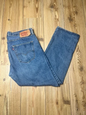 Levi’s 501 jeans - Blå Levi’s 501 jeans W 36 L 30 Innerben 75 cm Midja 48 cm
