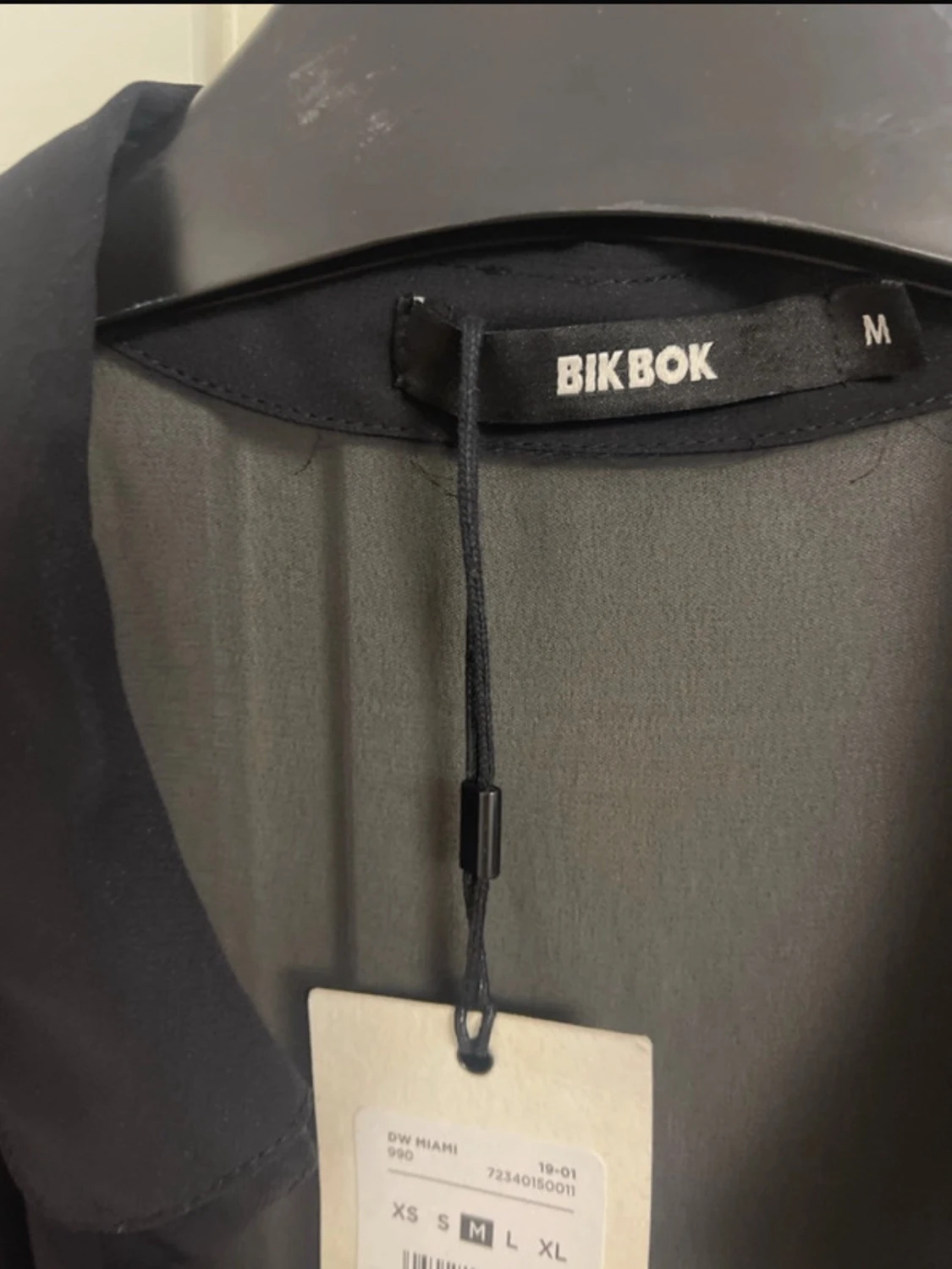 Svart volangklänning från Bik Bok - 1