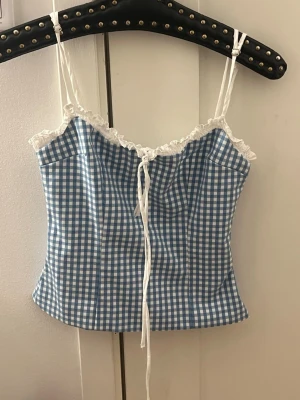 Zara linne - Jätte fint zara linne. Använd fåtal gånger o är i jättebra skick❣️