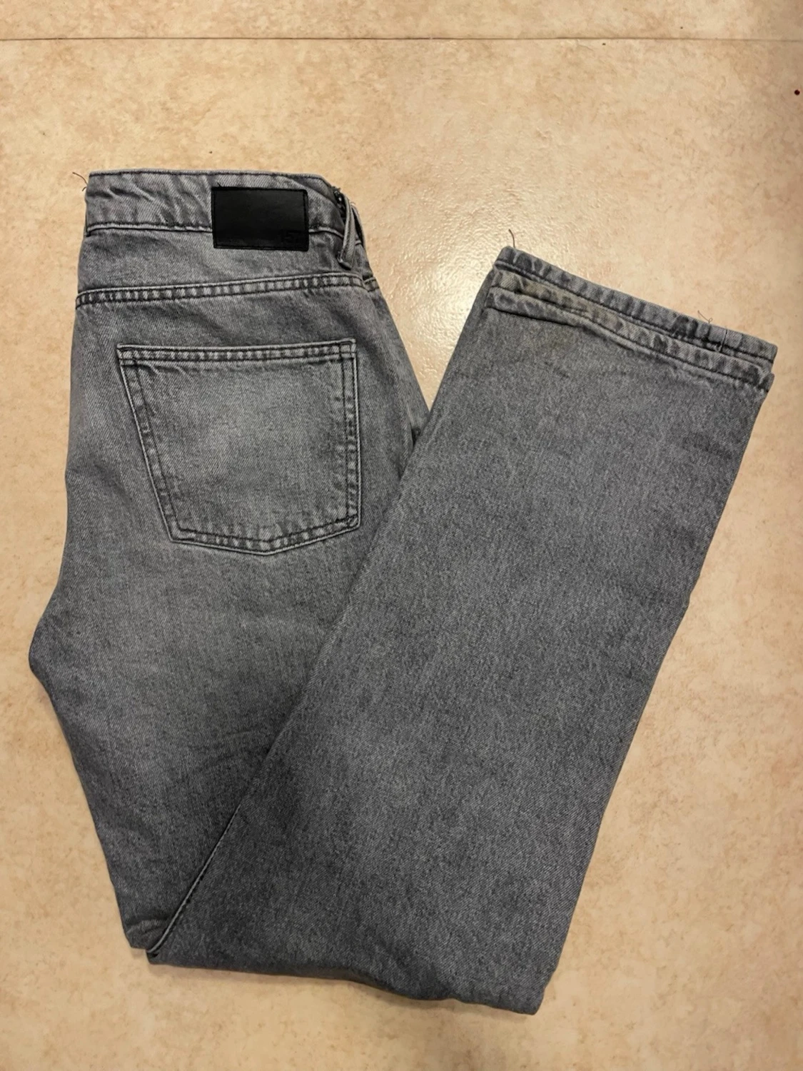 Gråa loose jeans med låg midja  - 3