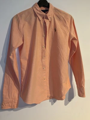 Ralph Lauren skjorta - Storlek xs, passar nog någon mellan 165-175 💯✌️ hör av er vid minsta fråga eller fundering😊✌️inga defekter👌