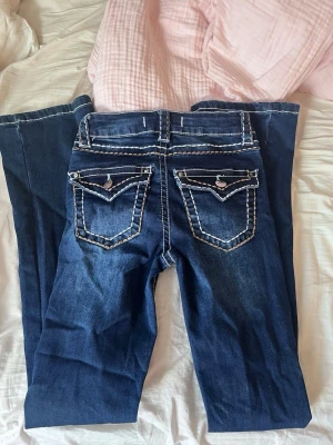 Jenas  - Lågmidjade jeans från Spanien skulle säga storlek xxs