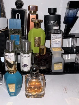 Mix av exklusiva parfymer - Säljer o byter parfymer.