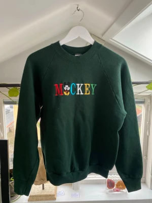 Fruit of the loom sweatshirt - Mickey fruit of the loom tröja i bra skick 100% bomull