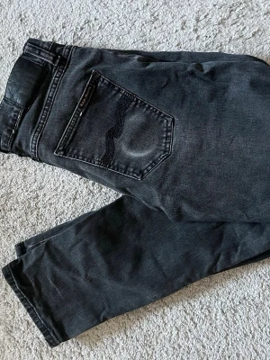 Grå Nudie Jeans - Grå Nudie jeans W/29 L/30. 