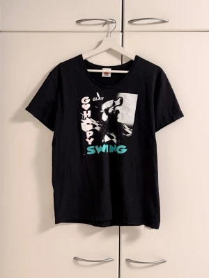 GLAY merch vintage t-shirt - 🔥 Rare Vintage Merch 🔥  GLAY ツアーTシャツ HISASHI TAKURO t-skjorta. Limited edition vintage produkt som inte säljs i butiker!
