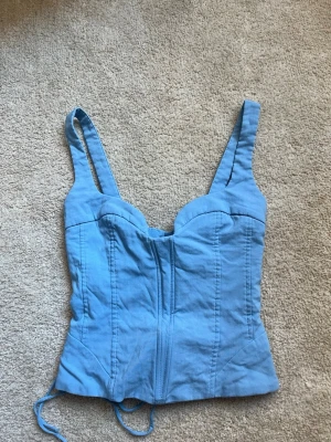korsett topp - jättefin topp ifrån Zara i fint skick! köpt på vinted men var tyvärr för liten för mig 