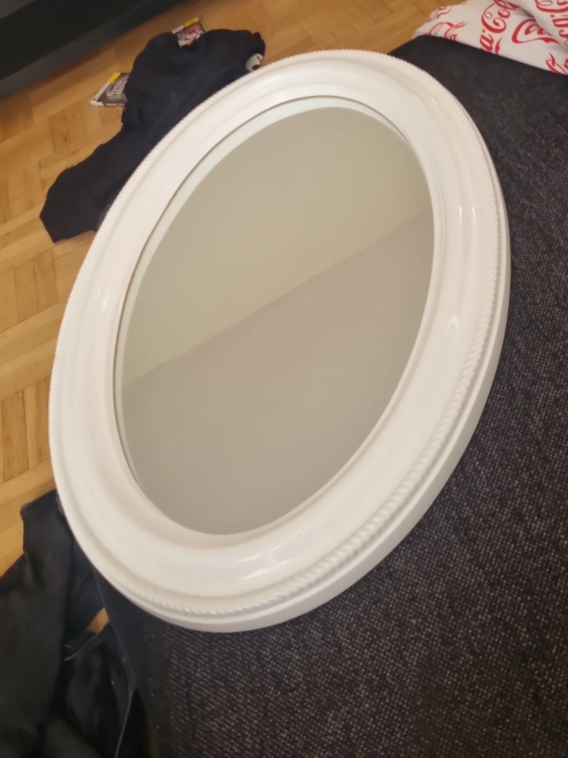 Ovalt vitt spegel med ram - 1