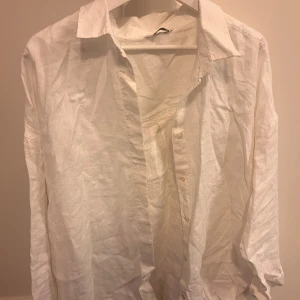 Vit linneskjorta från Cubus - Vit linneskjorta från Cubus. Storlek L, knappt använd!