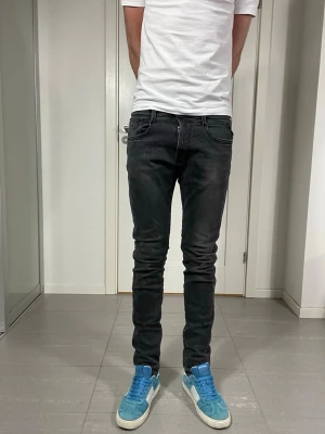 Replay Anbass Jeans  - Säljer nu dessa Replay Anbass Jeans, skriv för fler bilder/frågor🙌🏼