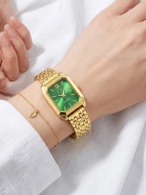 Guldfärgad fyrkantig klocka med grön urtavla - Stilren klocka från Olevs med fyrkantigt guldigt armband och grön urtavla. Klockan har romerska siffror och klassisk länkdesign i metall. Perfekt accessoar för att lyfta din outfit med en modern touch.