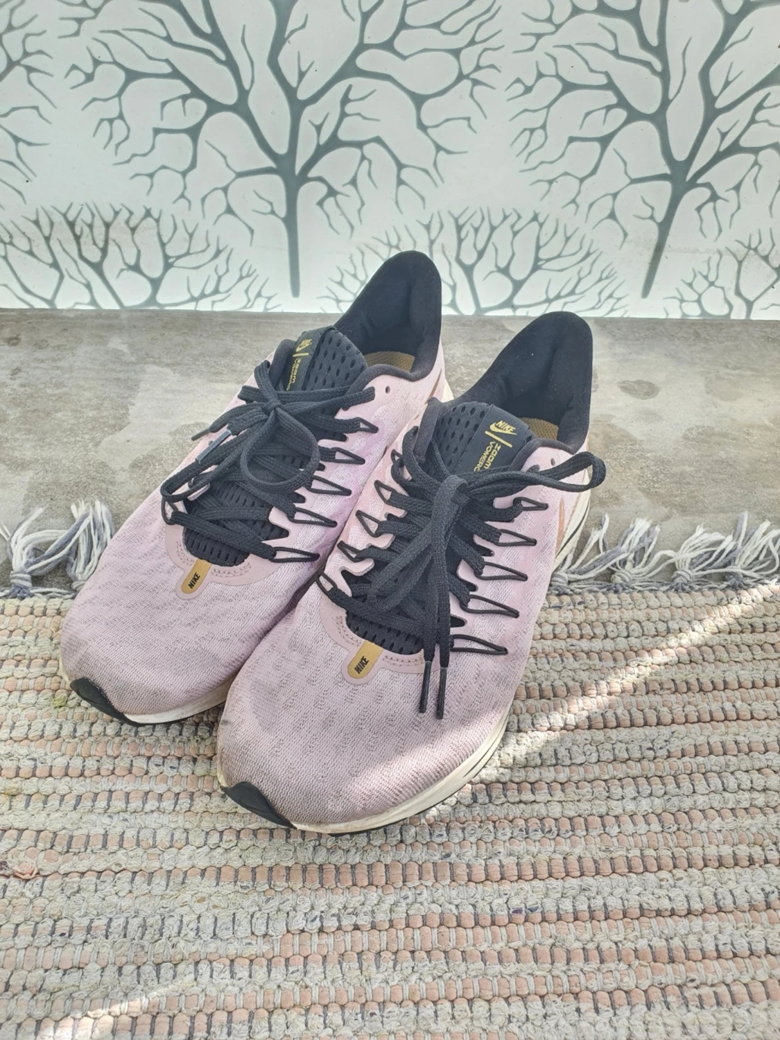 Nike rosa sneakers med guld swoosh - 2