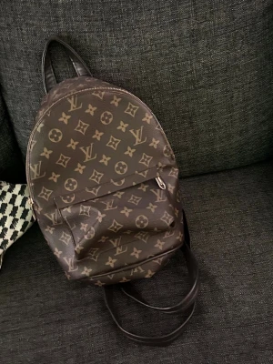 Brun ryggsäck - Snygg liten ryggsäck! Aldrig anvönd