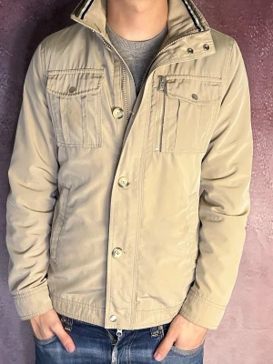 J.lindeberg field jacket bailey - Mycket fint skick | Size S (modellen är 188 cm 75 kg) | fraktar spårbart inom 24 timmar | för att köpa klicka ”köp nu” | vid frågor eller funderingar skriv ett meddelande | följare får bättre rabatter🙌