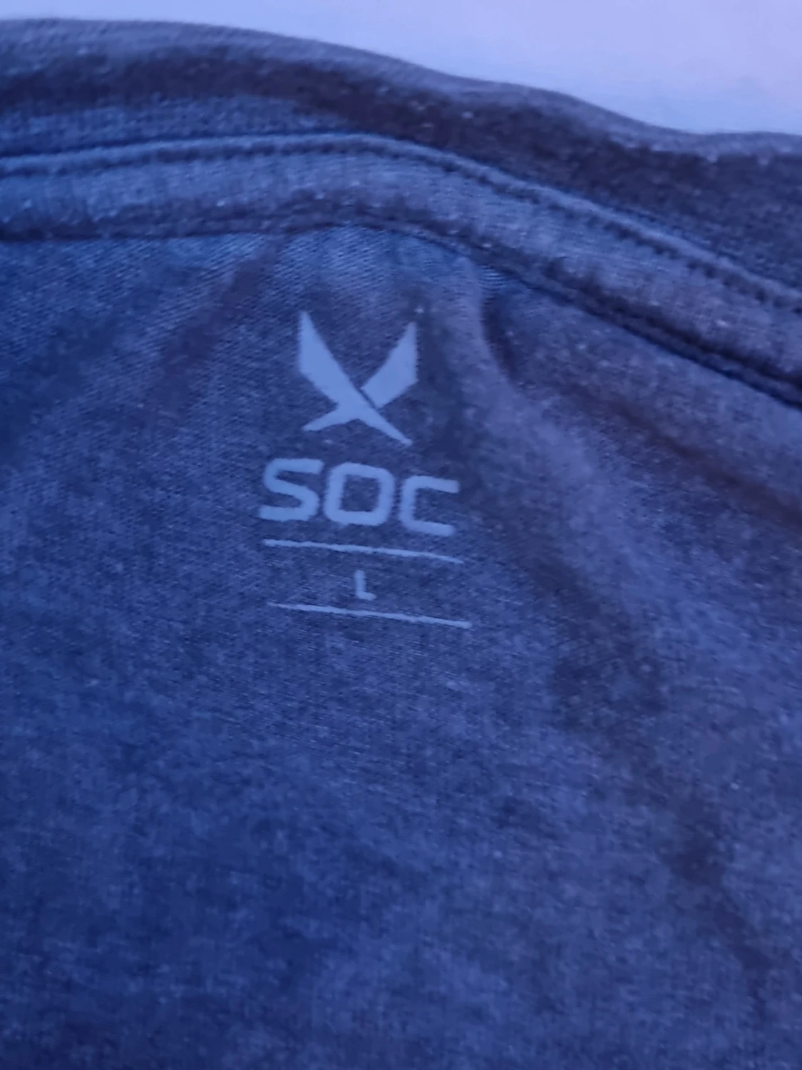 Grå t-shirt med BOSTON-tryck SOC - 1